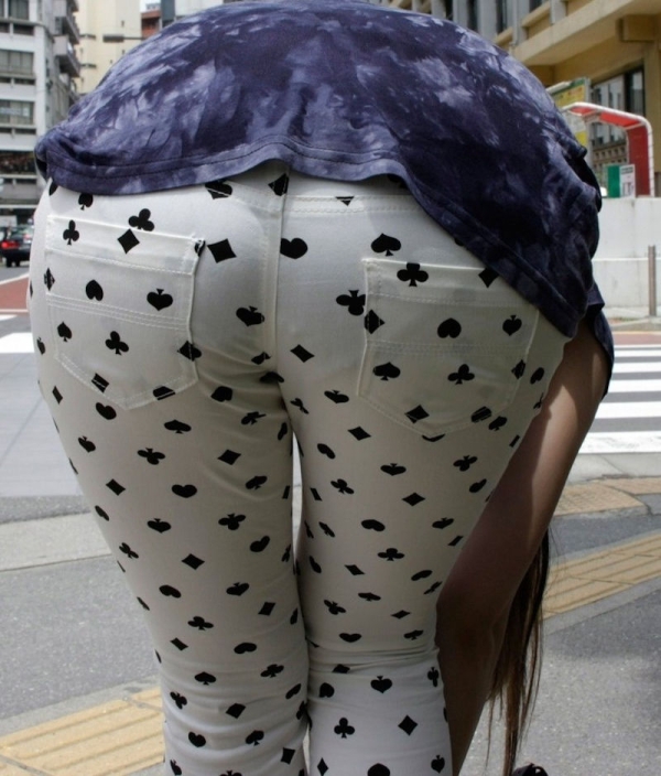 ピチピチのズボンを穿いてパンツ透けてる女の子のエロ画像! 268 ピチピチのズボンを穿いてパンツ透けてる女の子のエロ画像! 267 img 6a31379bb3b83