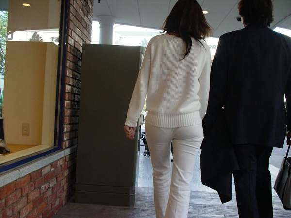 ピチピチのズボンを穿いてパンツ透けてる女の子のエロ画像! 272 ピチピチのズボンを穿いてパンツ透けてる女の子のエロ画像! 271 img 6a31379c0020b