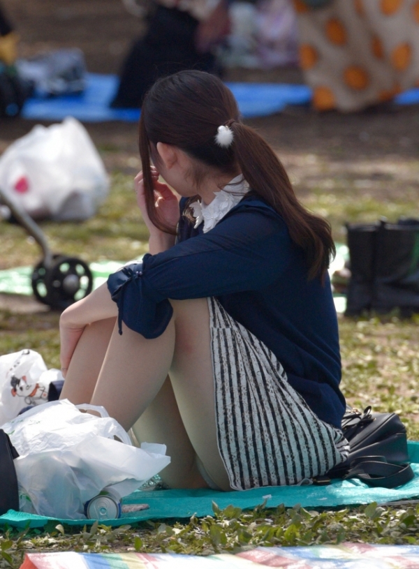 花見の席で絶対チラチラ見ちゃう様なパンチラしてる素人女子wwwwwwwwww | 素人エロ画像やったる夫 12 花見の席で絶対チラチラ見ちゃう様なパンチラしてる素人女子wwwwwwwwww | 素人エロ画像やったる夫 11 img 6a326c681495e