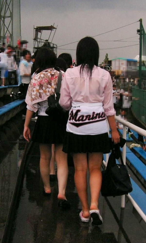 雨に濡れて制服越しに透けブラしてるJKのエロ画像!恥ずかしくないのかなw 82 雨に濡れて制服越しに透けブラしてるJKのエロ画像!恥ずかしくないのかなw 81 img 6a352b82e593a