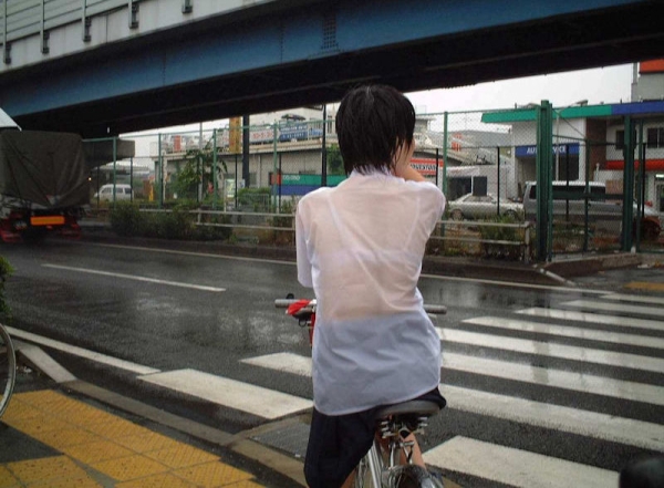 雨に濡れて制服越しに透けブラしてるJKのエロ画像!恥ずかしくないのかなw 94 雨に濡れて制服越しに透けブラしてるJKのエロ画像!恥ずかしくないのかなw 93 img 6a352b83b6045