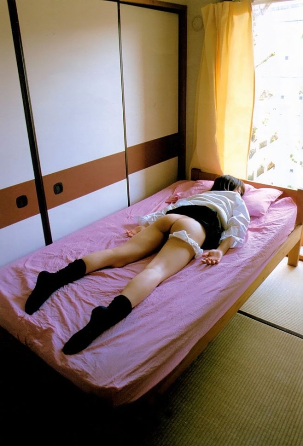 カメラにお尻を向けてうつ伏せポーズのJK画像!寝バックで入れたろか? 246 カメラにお尻を向けてうつ伏せポーズのJK画像!寝バックで入れたろか? 245 img 6a3ba6c775fd6