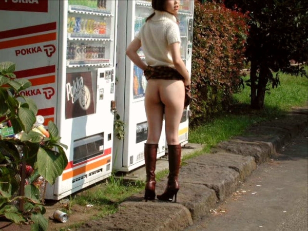 お外でスカート捲って露出プレイしてる変態女さんのエロ画像! 172 お外でスカート捲って露出プレイしてる変態女さんのエロ画像! 171 img 6a48f2aa5602c