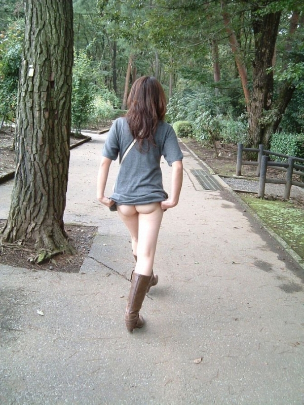 お外でスカート捲って露出プレイしてる変態女さんのエロ画像! 222 お外でスカート捲って露出プレイしてる変態女さんのエロ画像! 221 img 6a48f2ad0cd0d
