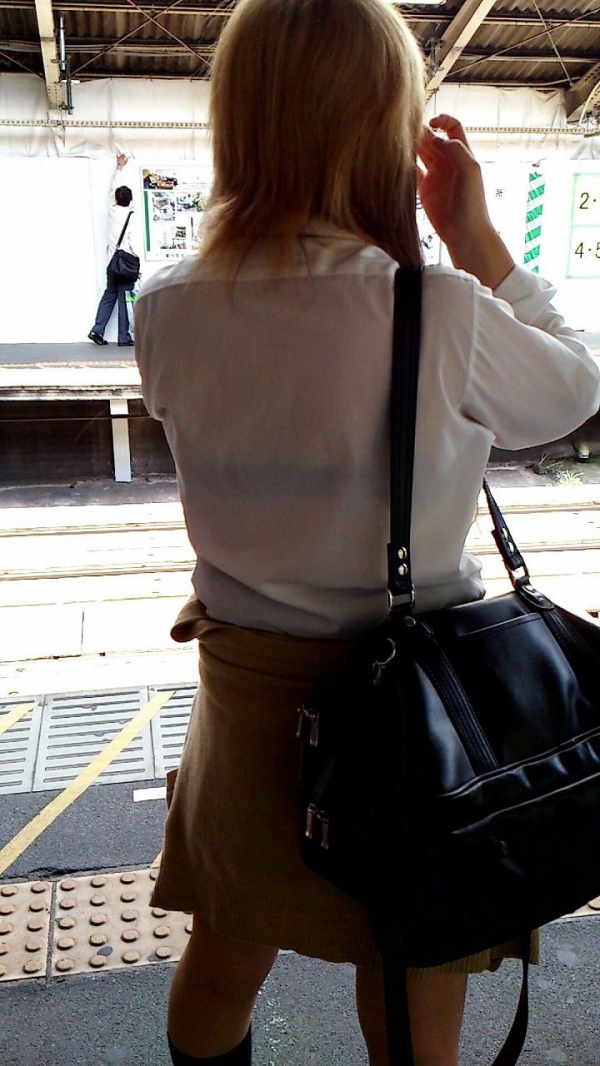 白ブラウスを着てブラジャーが透けているOLさんやJKのエロ画像! 198 白ブラウスを着てブラジャーが透けているOLさんやJKのエロ画像! 197 img 6a784c9a1a33f