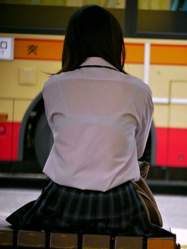 白ブラウスを着てブラジャーが透けているOLさんやJKのエロ画像! 224 白ブラウスを着てブラジャーが透けているOLさんやJKのエロ画像! 223 img 6a784c9b9977a