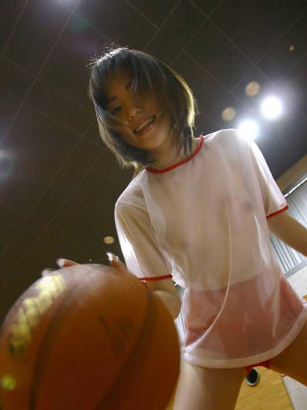 乳首が透けて見えちゃってるノーブラ体操服女子のエロ画像! 84 乳首が透けて見えちゃってるノーブラ体操服女子のエロ画像! 83 img 6a8c13146822e