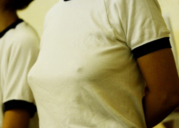 乳首が透けて見えちゃってるノーブラ体操服女子のエロ画像! 96 乳首が透けて見えちゃってるノーブラ体操服女子のエロ画像! 95 img 6a8c1314dfcc1
