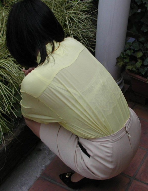 ブラジャーとキャミソールが衣服から透けて見えてる女の子のエロ画像! 64 ブラジャーとキャミソールが衣服から透けて見えてる女の子のエロ画像! 63 img 6a9d522dca0d8