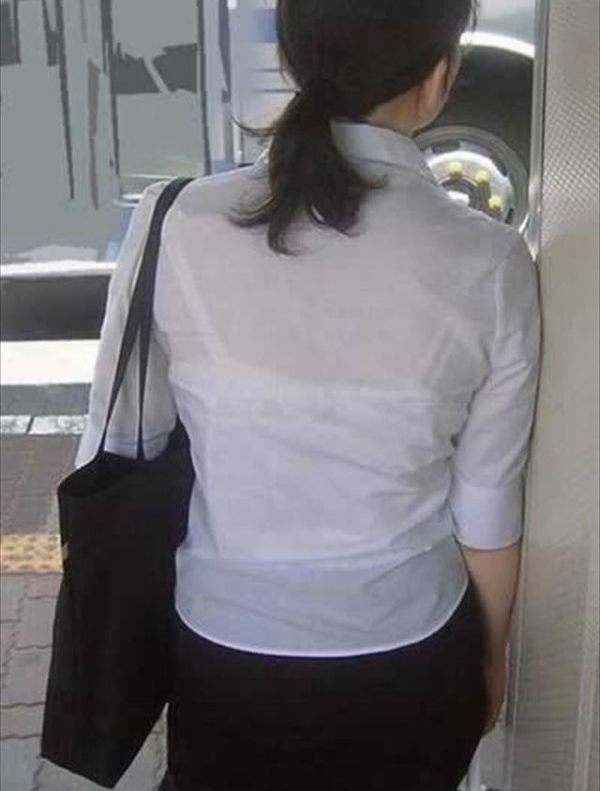 ブラジャーとキャミソールが衣服から透けて見えてる女の子のエロ画像! 66 ブラジャーとキャミソールが衣服から透けて見えてる女の子のエロ画像! 65 img 6a9d522de1070