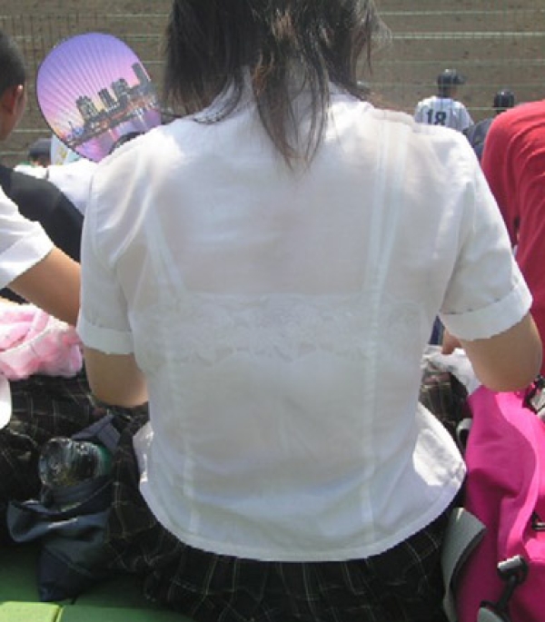 ブラジャーとキャミソールが衣服から透けて見えてる女の子のエロ画像! 70 ブラジャーとキャミソールが衣服から透けて見えてる女の子のエロ画像! 69 img 6a9d522e17393