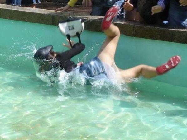 スカートが風で舞い上がったり巻き込んじゃってるハプニング系のパンチラ画像! 148 スカートが風で舞い上がったり巻き込んじゃってるハプニング系のパンチラ画像! 147 img 6aa6707baa021
