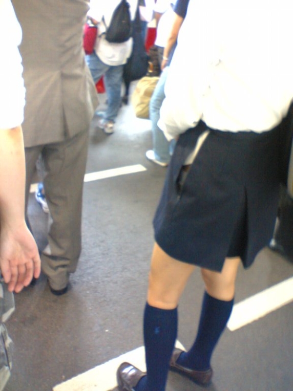 スカートが風で舞い上がったり巻き込んじゃってるハプニング系のパンチラ画像! 162 スカートが風で舞い上がったり巻き込んじゃってるハプニング系のパンチラ画像! 161 img 6aa6707c6831d