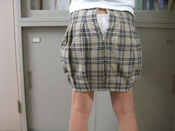 スカートが風で舞い上がったり巻き込んじゃってるハプニング系のパンチラ画像! 166 スカートが風で舞い上がったり巻き込んじゃってるハプニング系のパンチラ画像! 165 img 6aa6707c90ddc