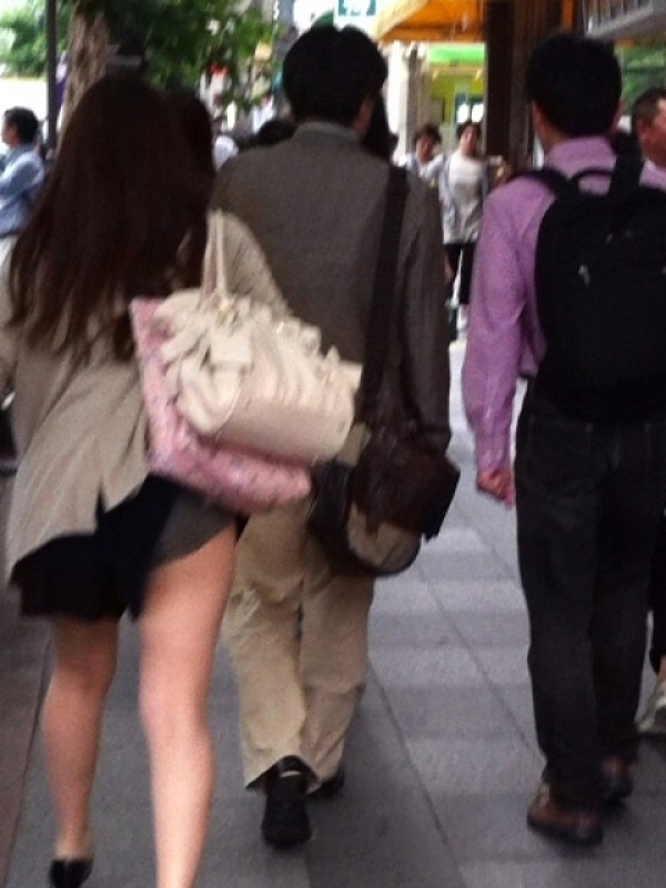 スカートが風で舞い上がったり巻き込んじゃってるハプニング系のパンチラ画像! 178 スカートが風で舞い上がったり巻き込んじゃってるハプニング系のパンチラ画像! 177 img 6aa6707d4e721