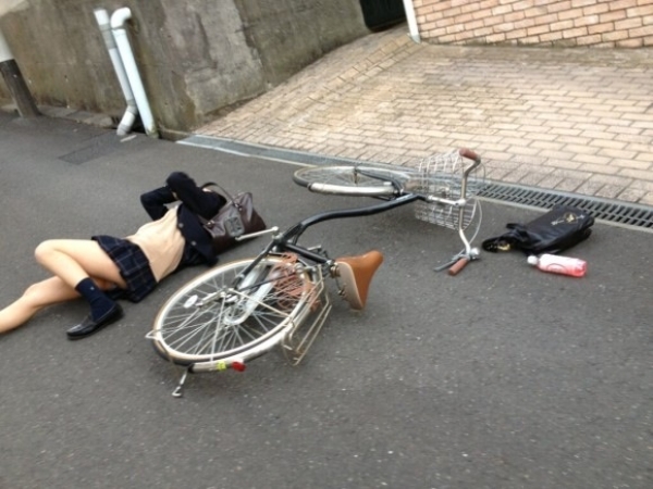 スカートが風で舞い上がったり巻き込んじゃってるハプニング系のパンチラ画像! 186 スカートが風で舞い上がったり巻き込んじゃってるハプニング系のパンチラ画像! 185 img 6aa6707da6372