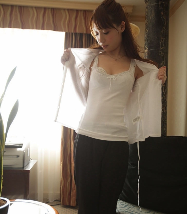 シャツやブラウスを脱ぎかけな透明感のある女の子のエロ画像! 206 シャツやブラウスを脱ぎかけな透明感のある女の子のエロ画像! 205 img 6aafab0b177b8