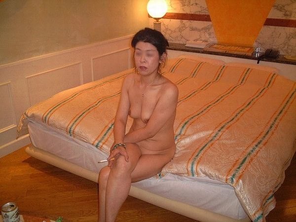 セックス後のたばこ休憩してる女の子のエロ画像!吸い終わったら二回戦やw 148 セックス後のたばこ休憩してる女の子のエロ画像!吸い終わったら二回戦やw 147 img 6ac8d37ab8489