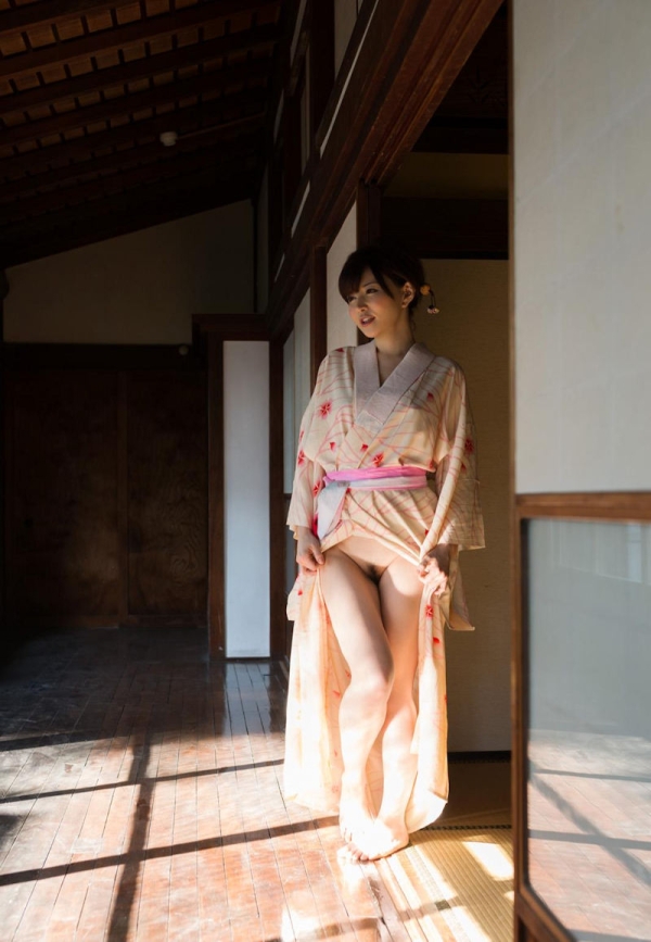 ノーパン浴衣美女が浴衣捲ってまんこ見せてくれるエロ画像! 120 ノーパン浴衣美女が浴衣捲ってまんこ見せてくれるエロ画像! 119 img 6adf2150c98ef